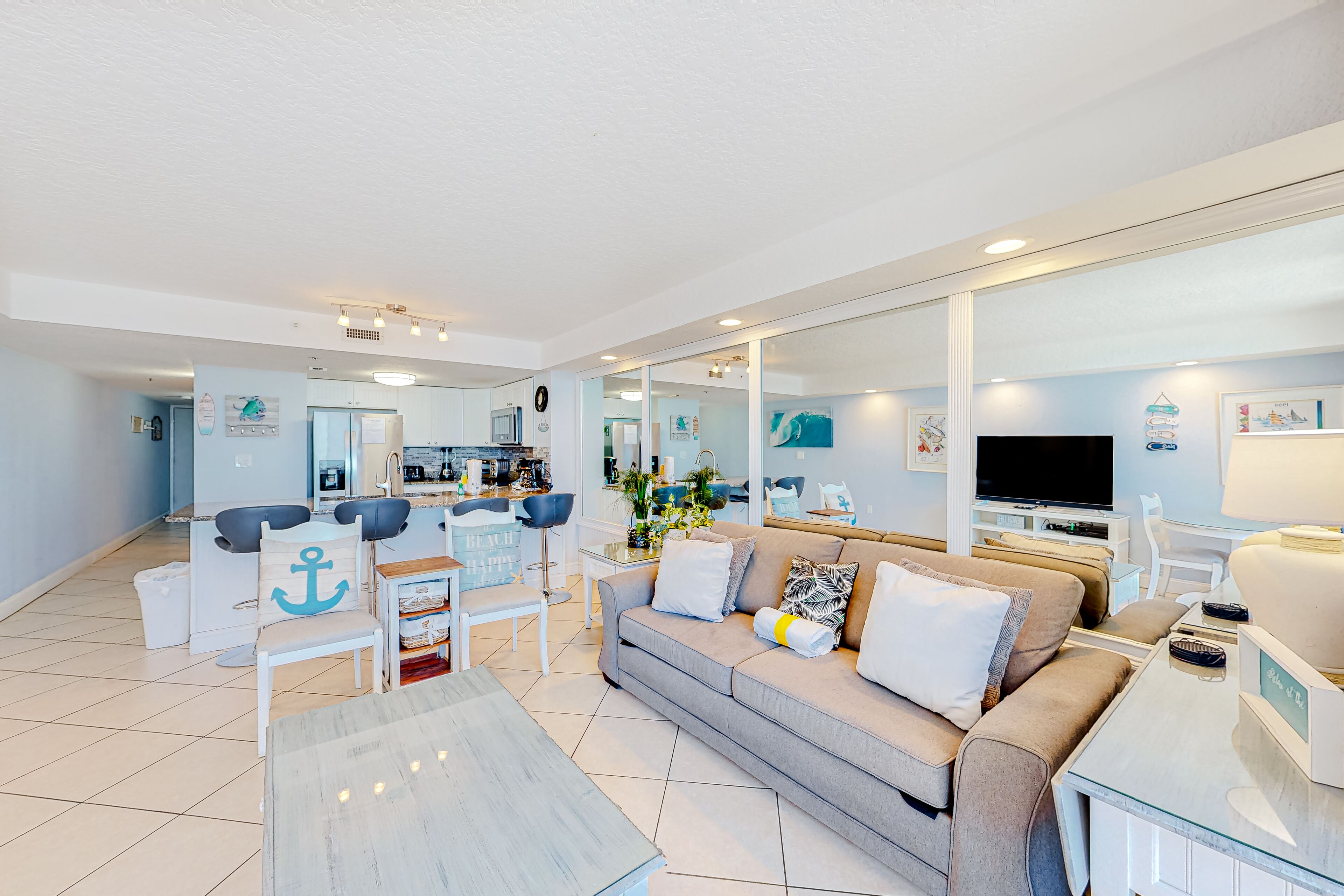 2nd-floor stunning condo with multiple pools, splash pad, & Gulf-front