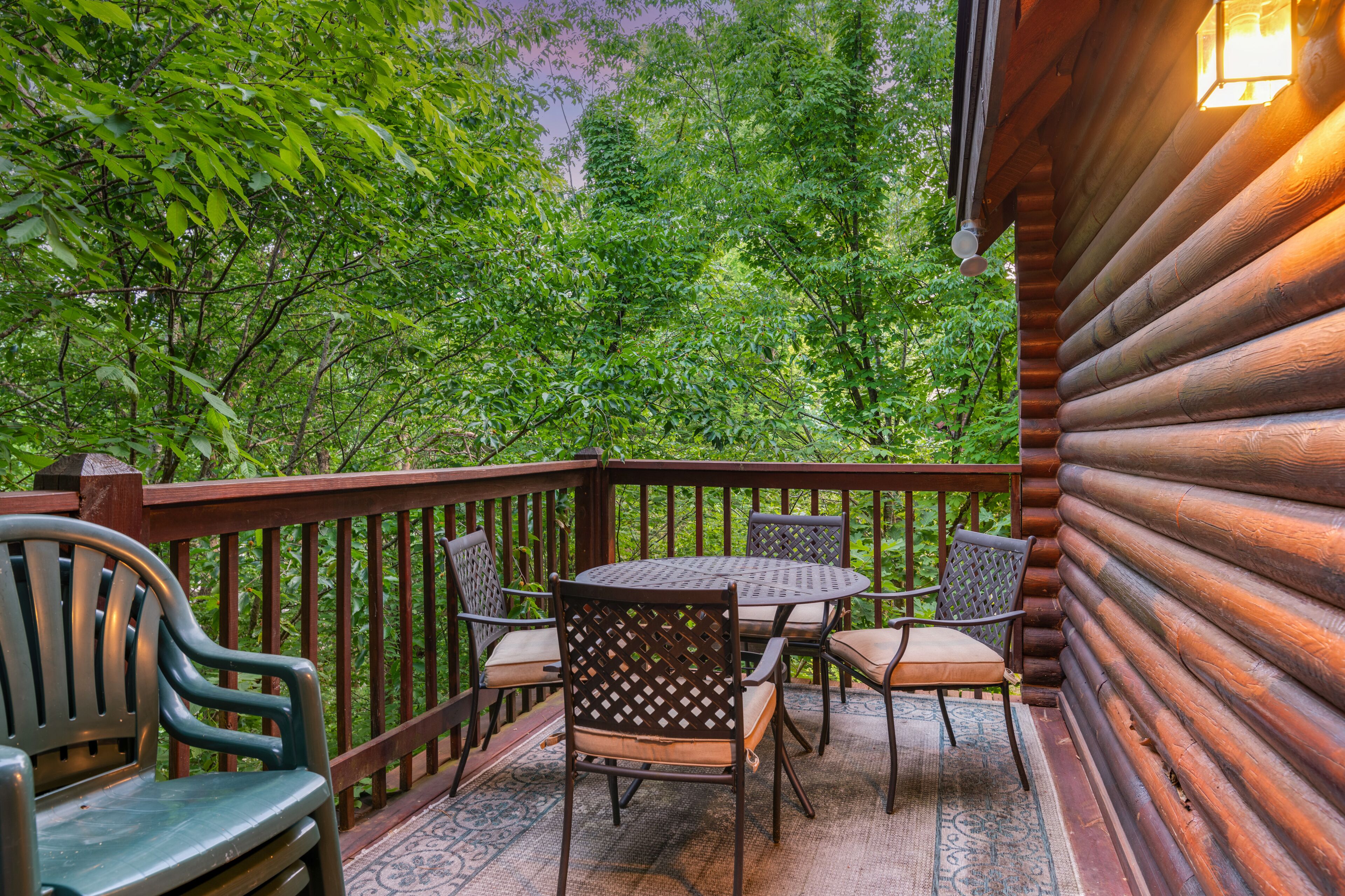 Inviting cabin in the hills with  game room & hot tub - near town