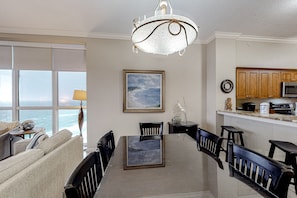 Dining - Spacious beachfront home w/free WiFi/shared pool & hot tub - steps to beach/fun (Miramar Beach)
