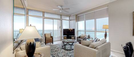 Télévision, lecteur de DVD, vidéothèque