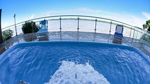 A hot tub with a view of a body of water and a railing. - Hotel Orla do Rio Branco (Boa Vista)