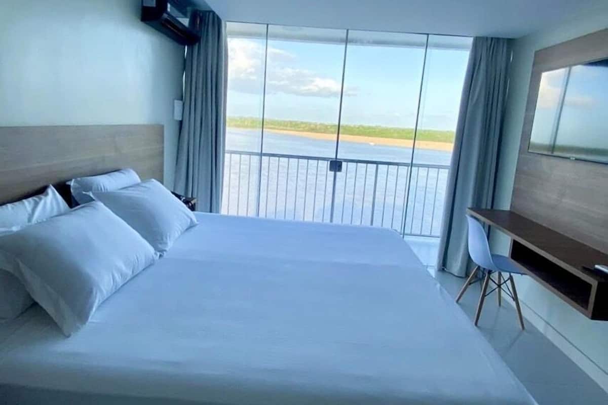 deluxe room | 1 bedroom, pillow-top beds, minibar, free wifi