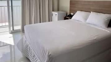 Superior-Zimmer, 1 Queen-Bett, Flussblick | Pillowtop-Betten, Minibar, kostenloses WLAN, Bettwäsche