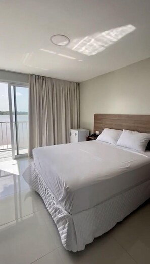 Superior Room, 1 Queen Bed, River View | Pillowtop beds, minibar, free WiFi, bed sheets - Hotel Orla do Rio Branco (Boa Vista)