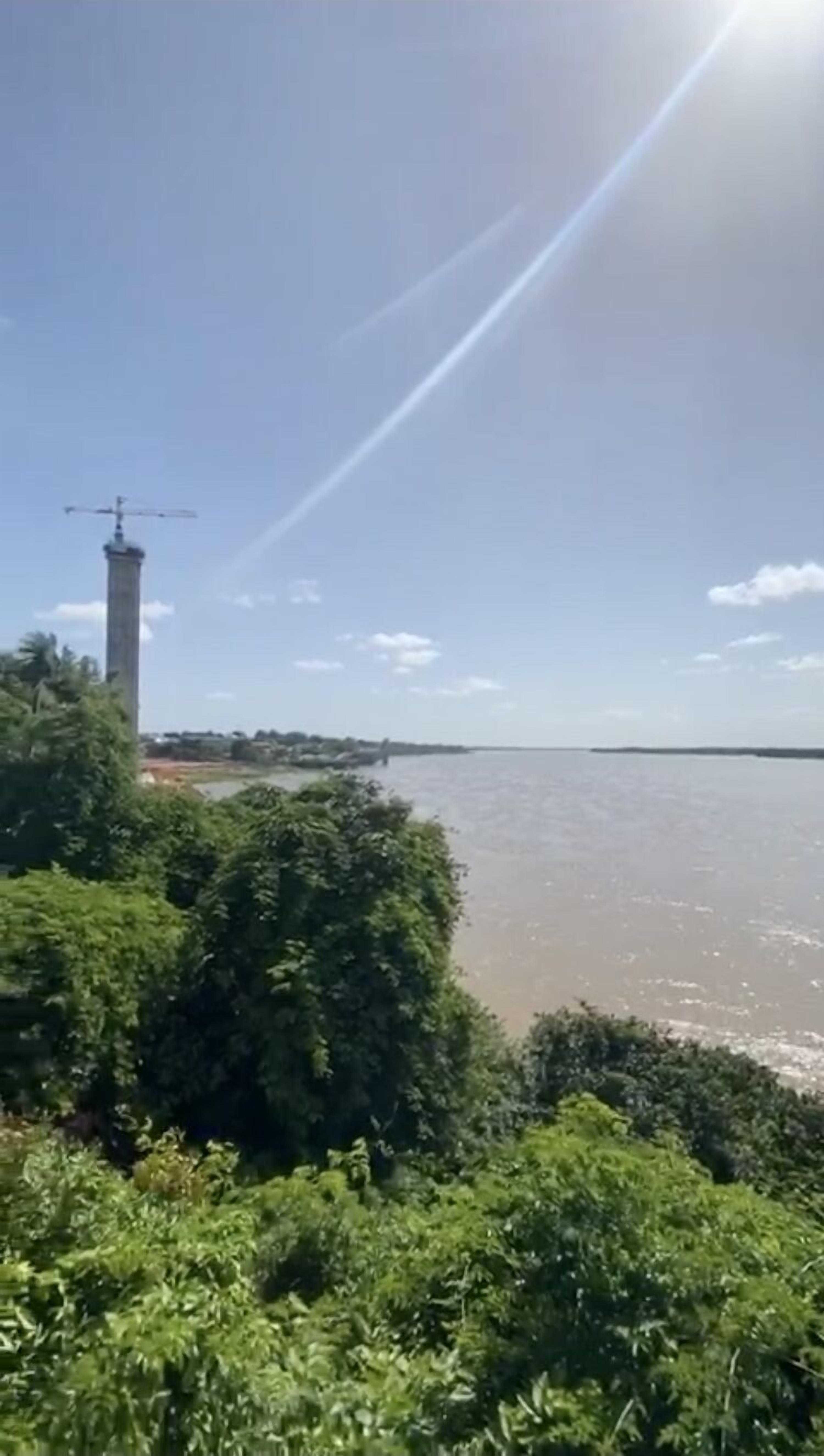 superior room, 1 queen bed, river view | water view