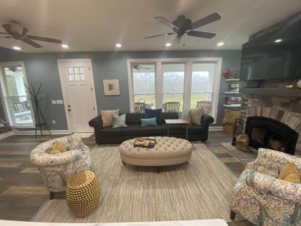 Smart TV, chimenea y videojuegos 