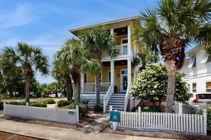 Exterior - Located at Destin Pointe, Short Walk to the Beach, Minutes from Entertainment (Destin)