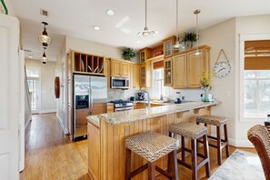 Fridge, microwave, oven, stovetop - Located at Destin Pointe, Short Walk to the Beach, Minutes from Entertainment (Destin)