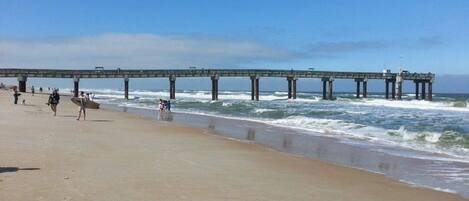 Beach nearby, sun-loungers, beach towels