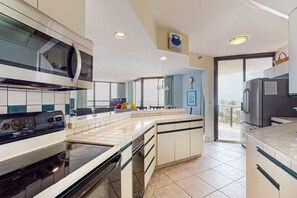 Fridge, microwave, oven, stovetop - Beautiful beachside home w/central AC, internet, gulf views, shared pool/hot tub (Miramar Beach)