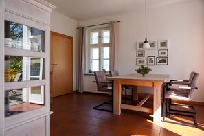 Unclassified image, 4 of 11, button