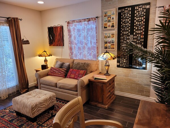 TV, fireplace, books, stereo