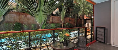 Suite studio, accĂšs Ă  la piscine | Vue de la chambre