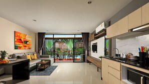 Full-size fridge, microwave, stovetop, electric kettle - Nai Harn Condominium (Rawai)