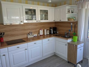 Frigorifero, microonde, forno, lavastoviglie