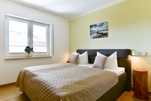 3 bedrooms, in-room safe, travel cot, WiFi