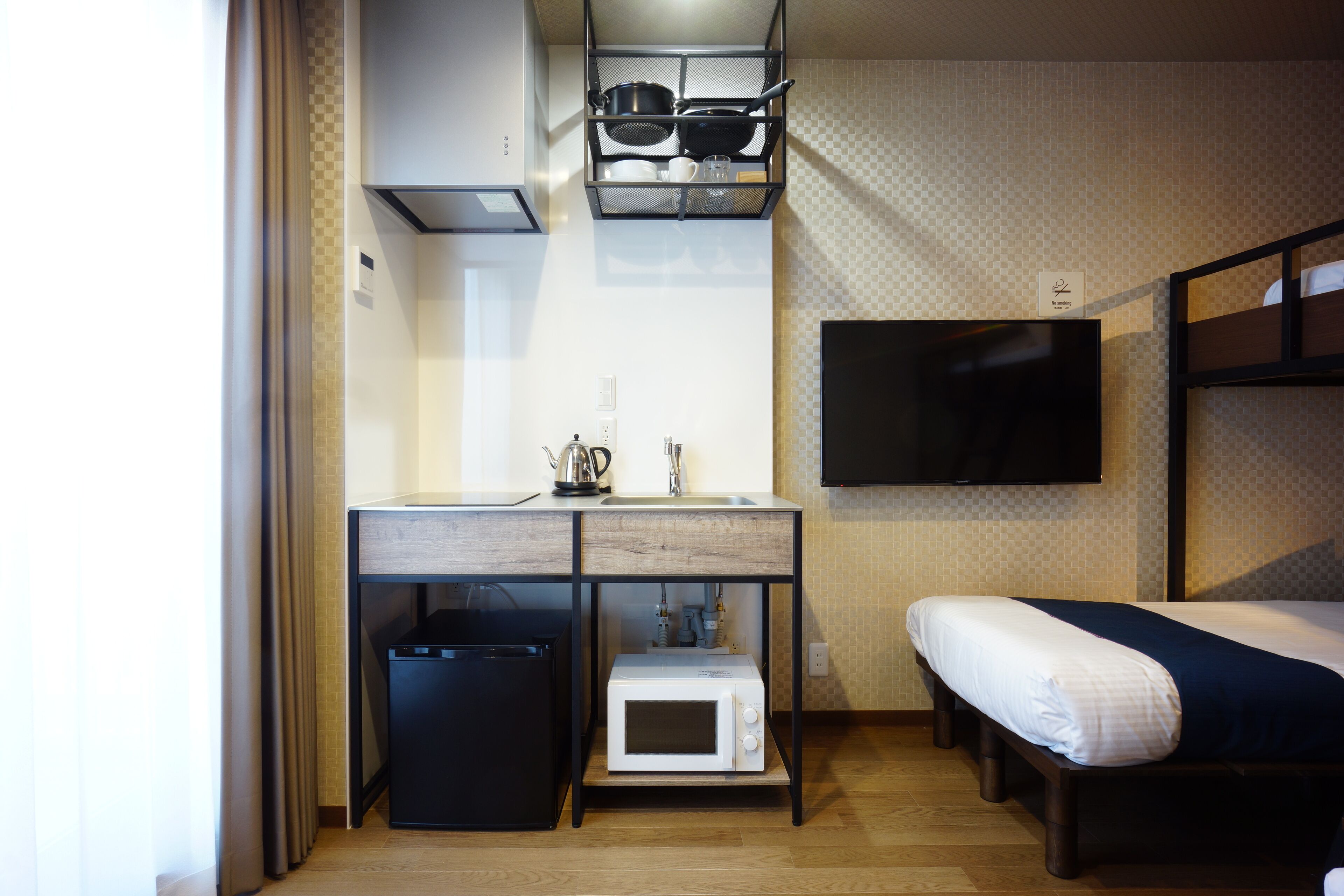 superior triple room | 1 bedroom, desk, laptop workspace, iron/ironing board