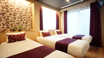 Deluxe Triple Room | Desk, laptop workspace, iron/ironing board, free WiFi