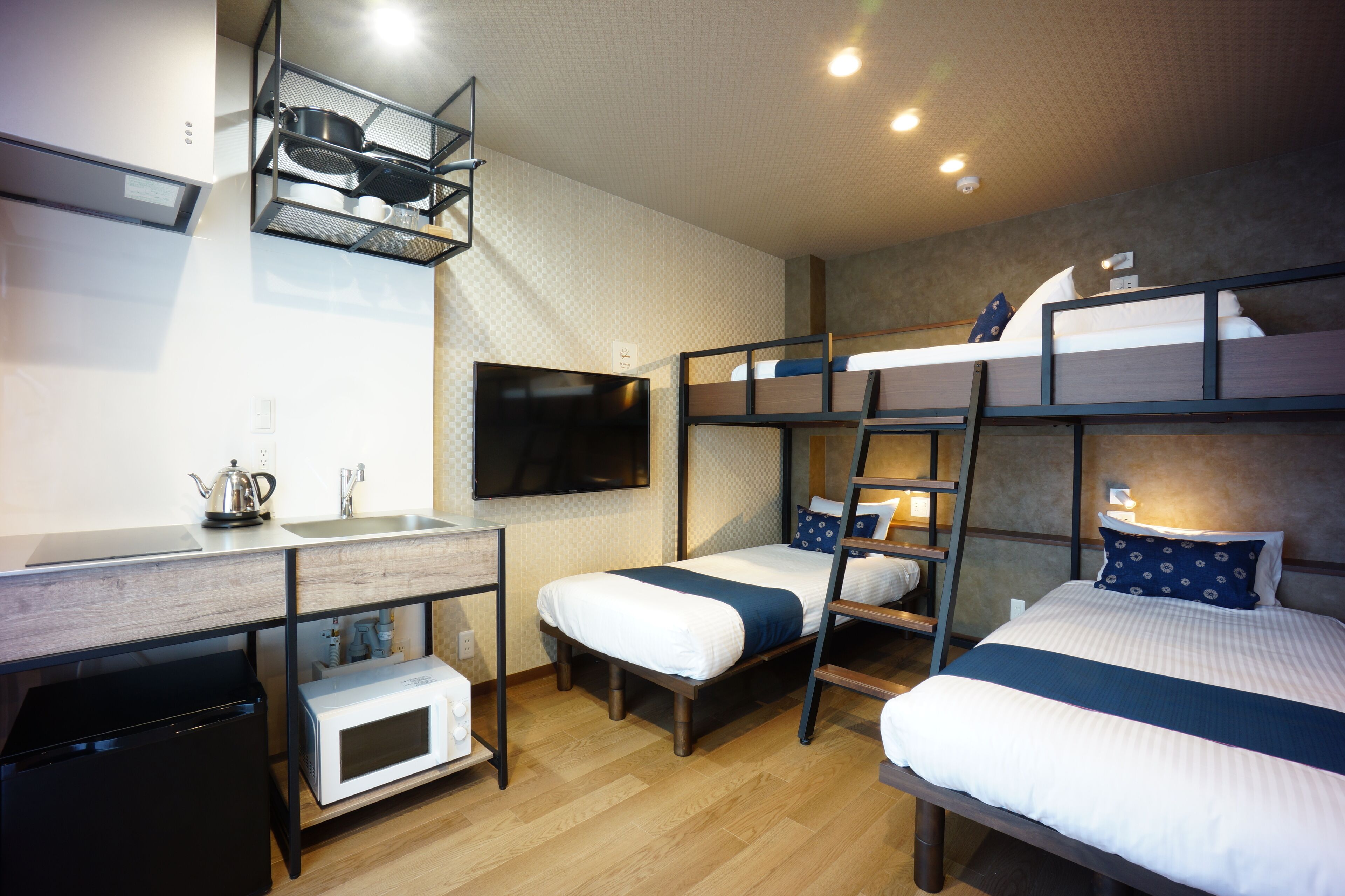 superior triple room | 1 bedroom, desk, laptop workspace, iron/ironing board