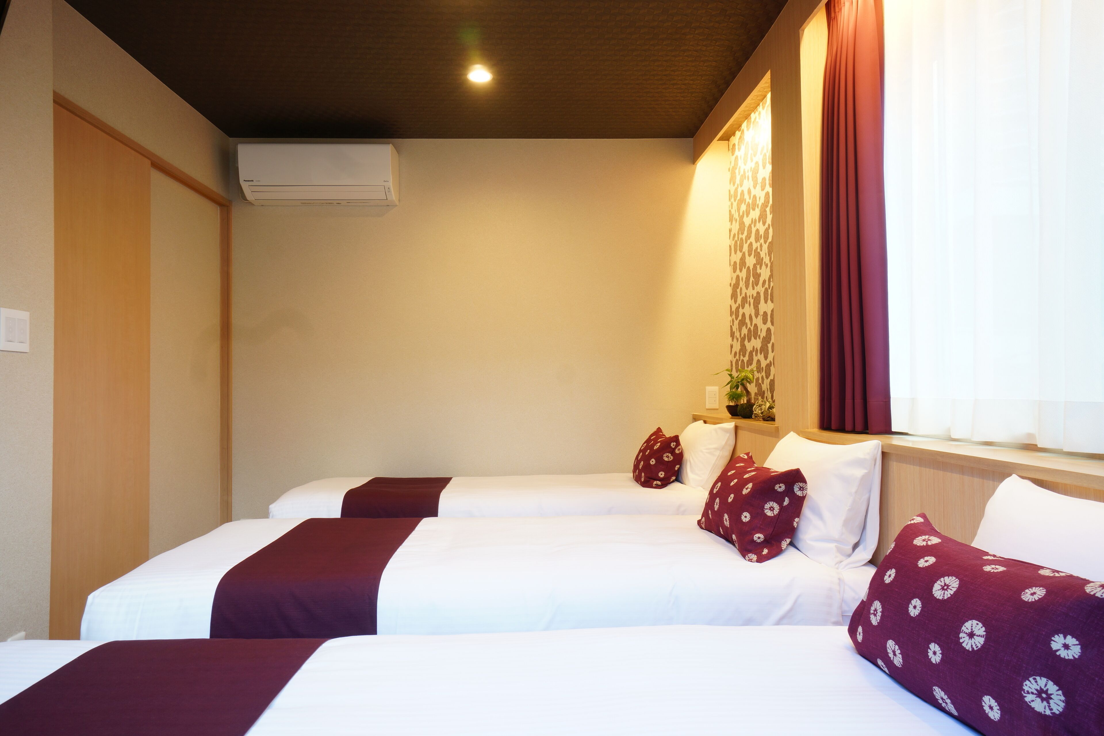 deluxe triple room | 1 bedroom, desk, laptop workspace, iron/ironing board