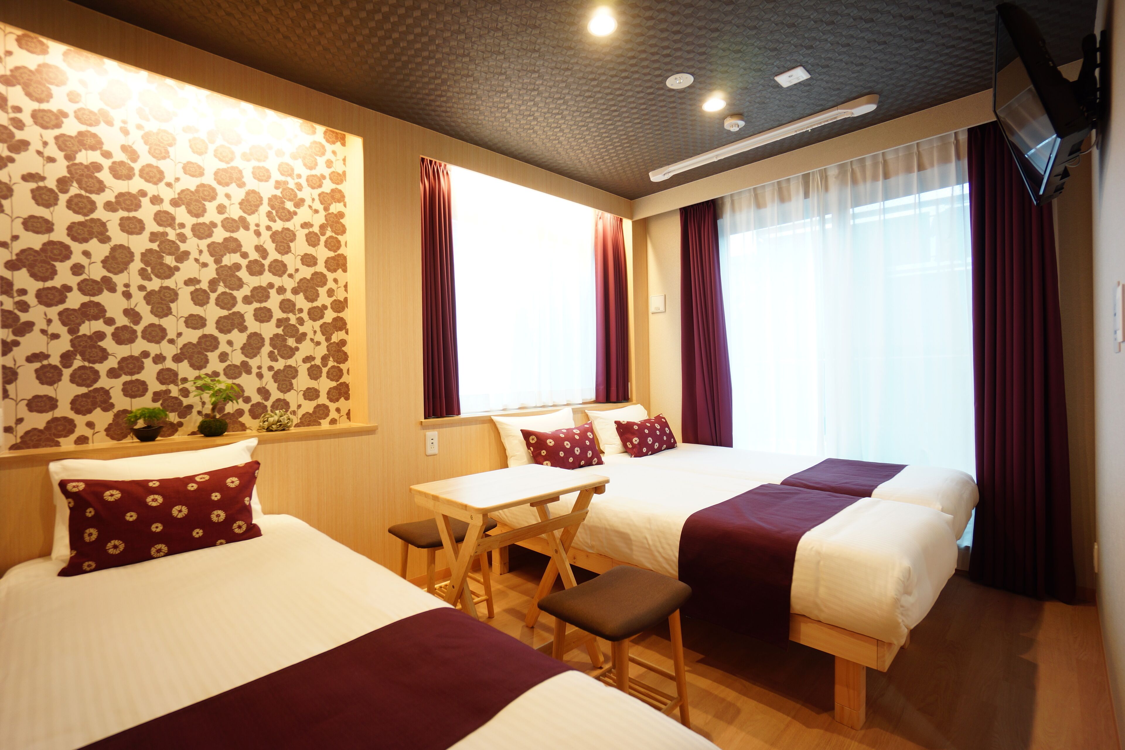 Deluxe Triple Room | Desk, laptop workspace, iron/ironing board, free WiFi