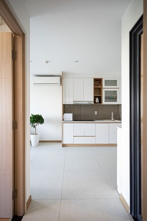 Kühlschrank, Kochgeschirr/Geschirr/Besteck