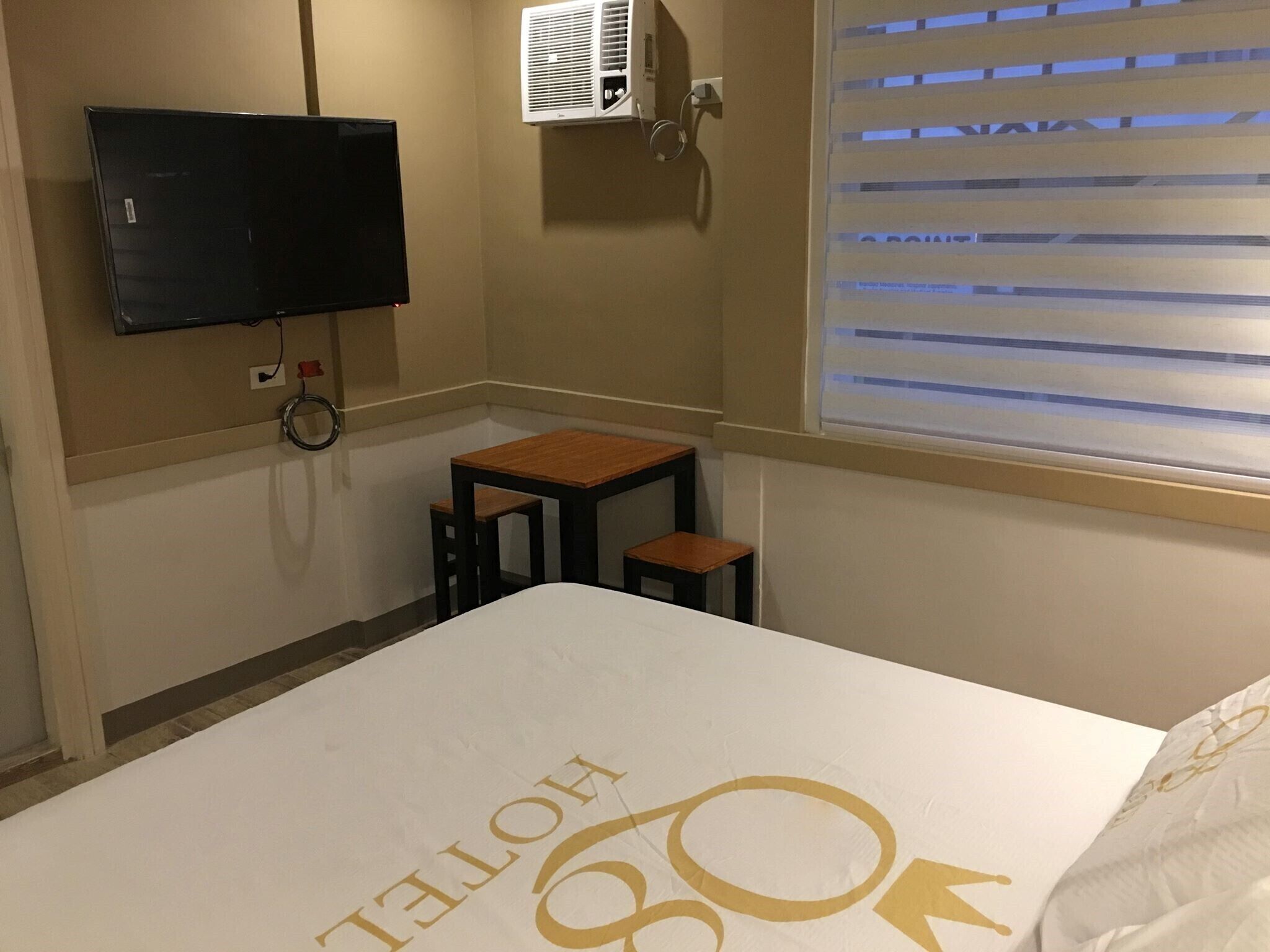 deluxe room | free wifi, bed sheets