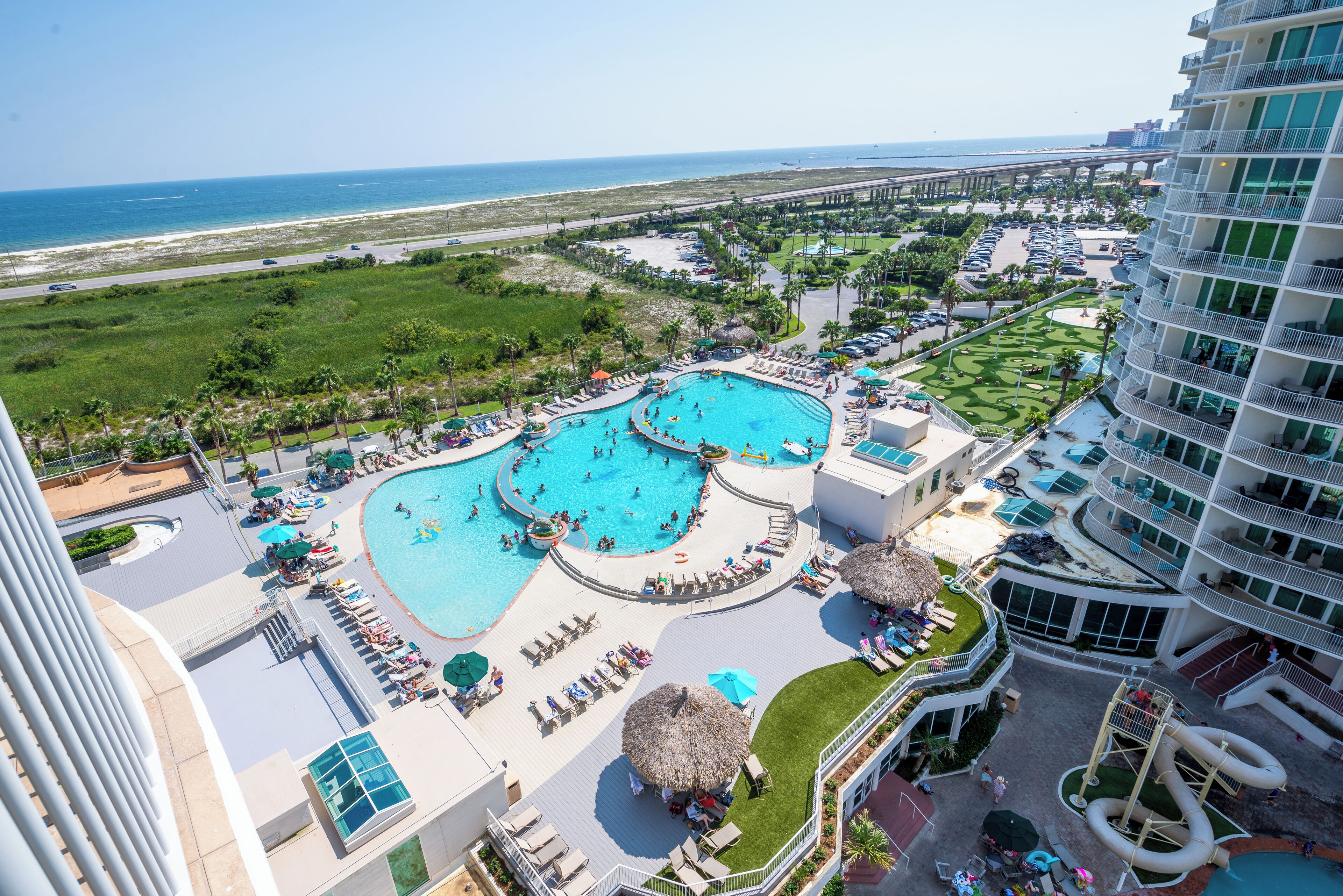 Una piscina techada, una piscina climatizada