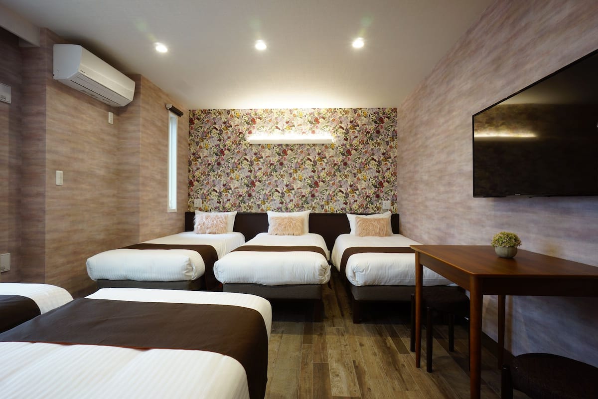 Deluxe Room for 5 People | Laptop workspace, iron/ironing board, free WiFi