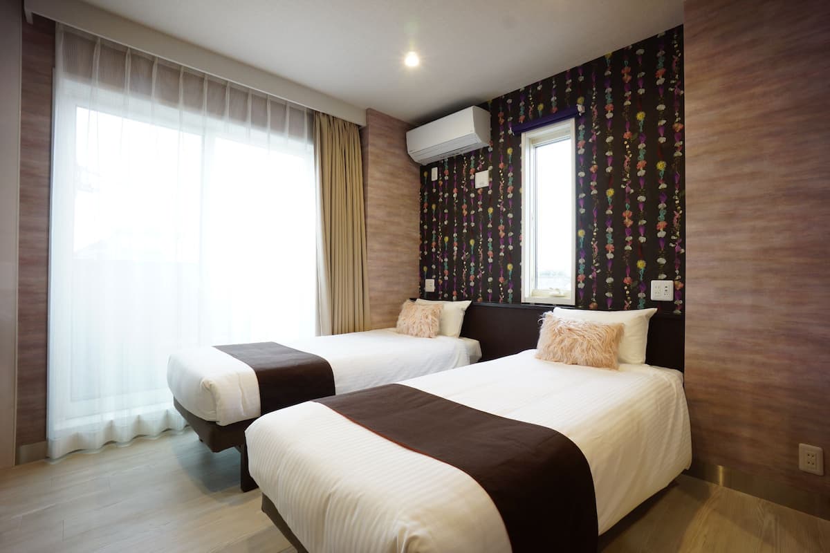 Superior Quadruple Room | Laptop workspace, iron/ironing board, free WiFi