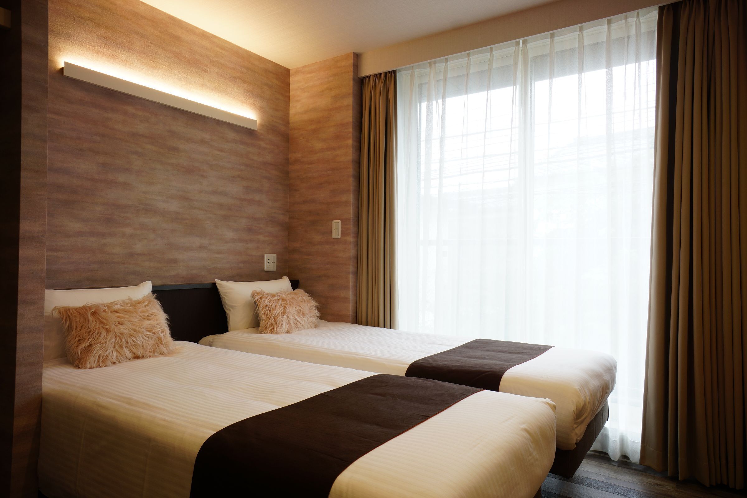 deluxe room for 5 people | laptop workspace, iron/ironing board, free wifi