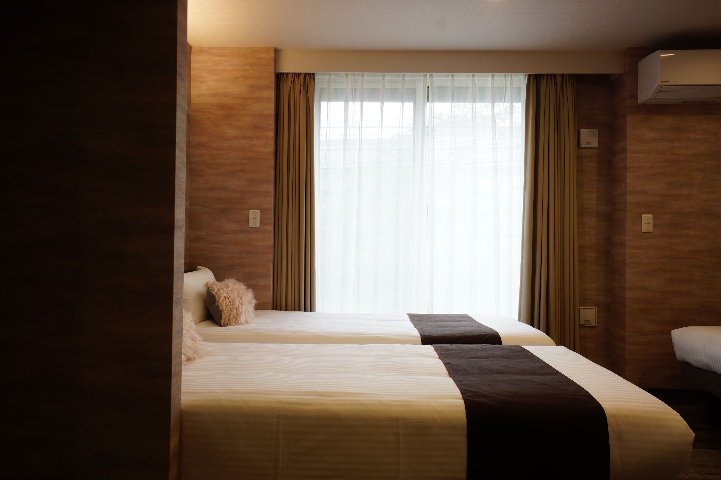 deluxe room for 5 people | laptop workspace, iron/ironing board, free wifi