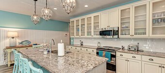 Blue Palm Paradise: Dog friendly, Pool, 3 Minute Walk to Beach by Anna Maria Life Vacation Rentals