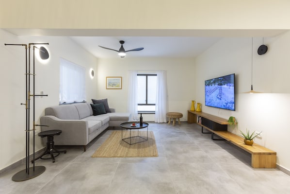 City Apartment | Living room