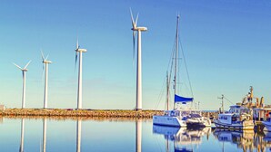 A marina with several wind turbines and boats. - Stunning home in Glesborg with WiFi (Glesborg)