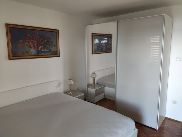2 bedrooms, WiFi, bed sheets