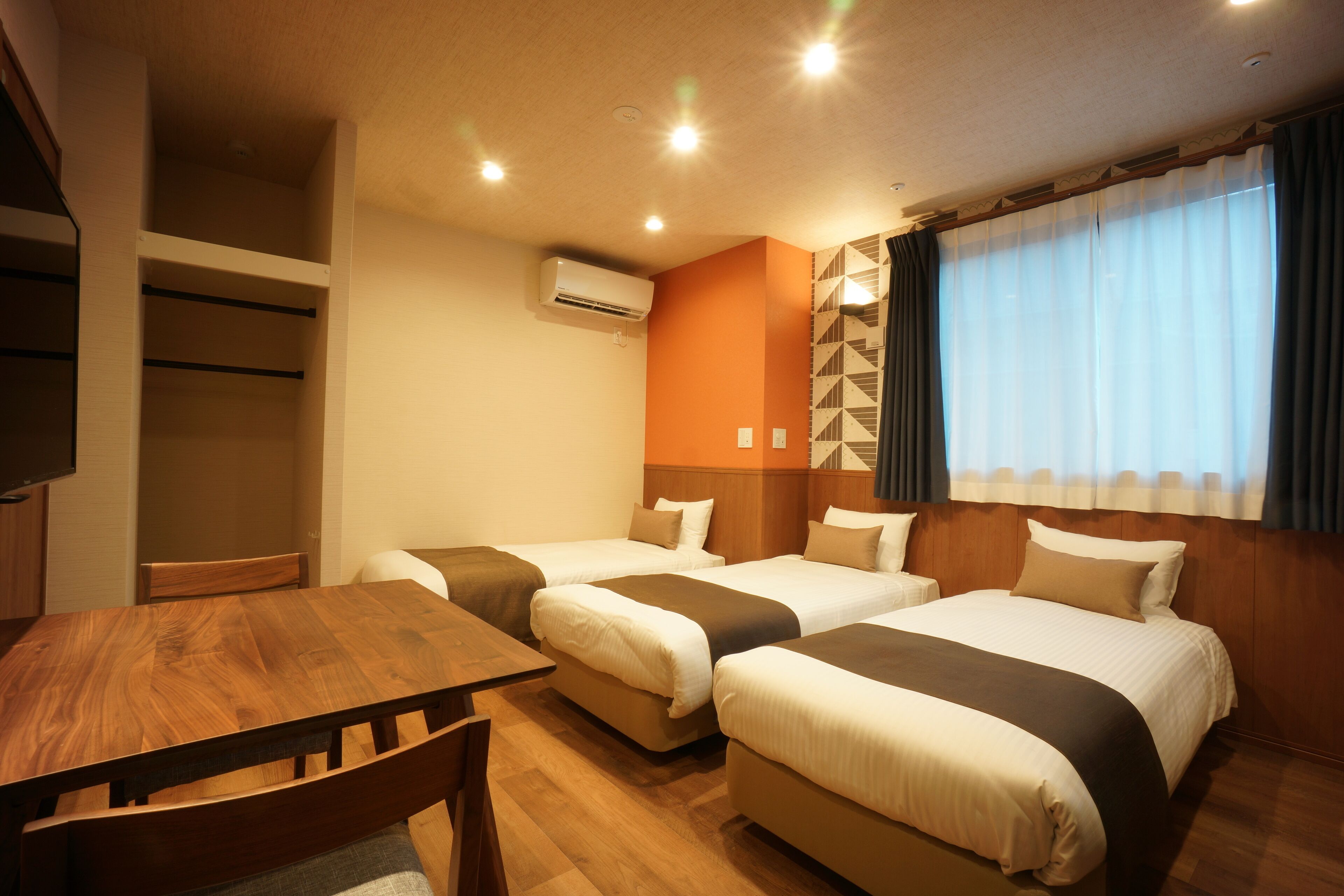 triple room | desk, laptop workspace, iron/ironing board, free wifi