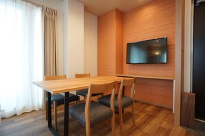 Vierpersoonskamer | Dineren in de kamer