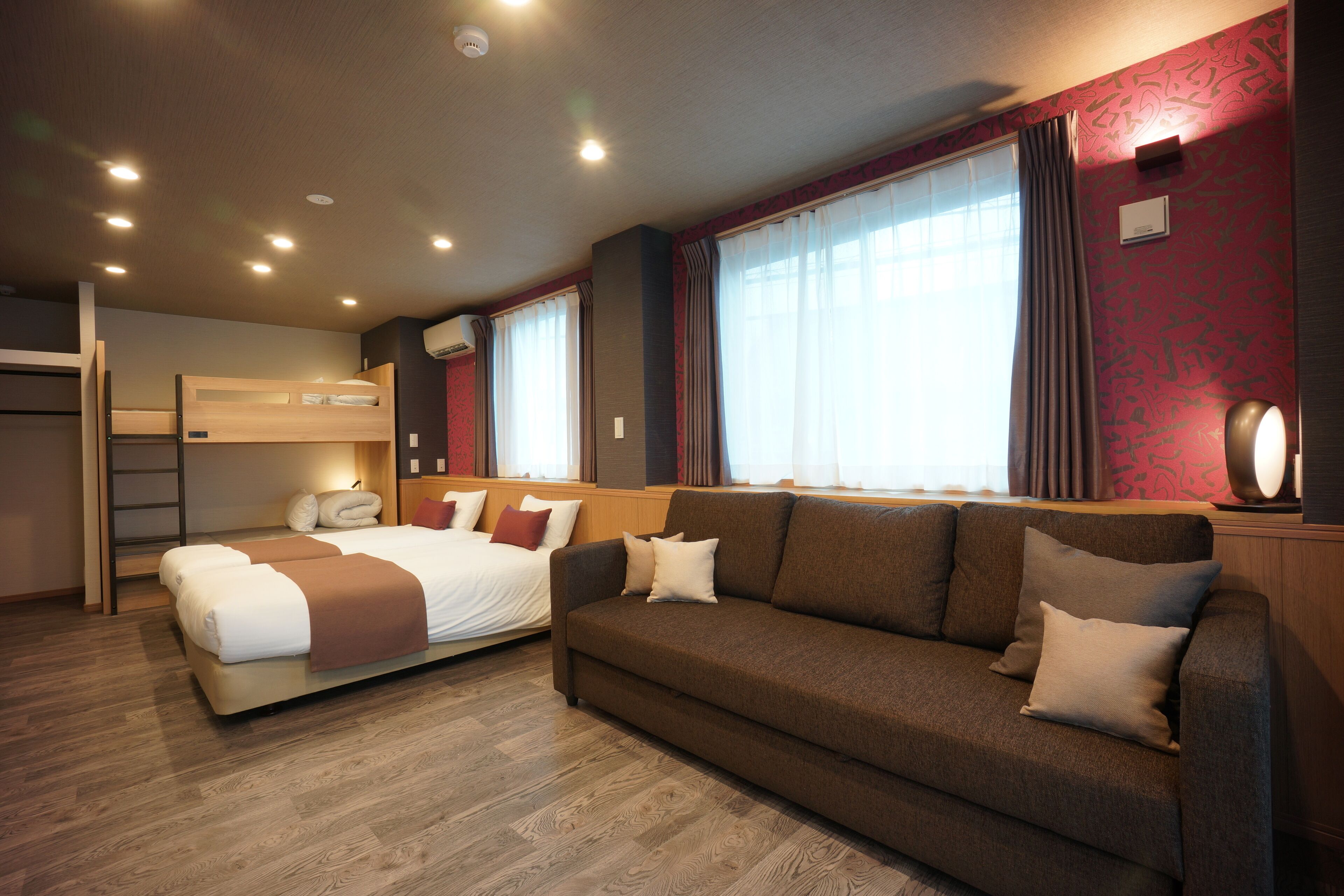 room for 5 people | desk, laptop workspace, iron/ironing board, free wifi