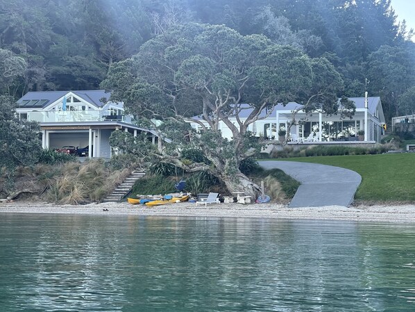 المنشأة من الخارج