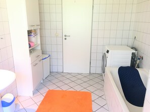 Combined shower/bathtub, hair dryer, towels, soap