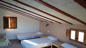 1 bedroom, bed sheets