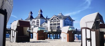 Quiet and modern vacation apartment very close to the beach