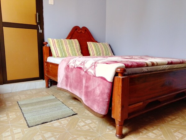 Deluxe Double Room | Desk, blackout drapes, iron/ironing board (on request), WiFi (free)