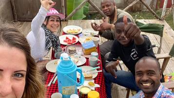 Breakfast, lunch, dinner served; local and international cuisine