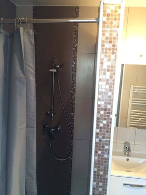 Bathroom - Villawelcom apartment 3, all comforts, modern and bright, 100m from the sea (Canet-en-Roussillon)