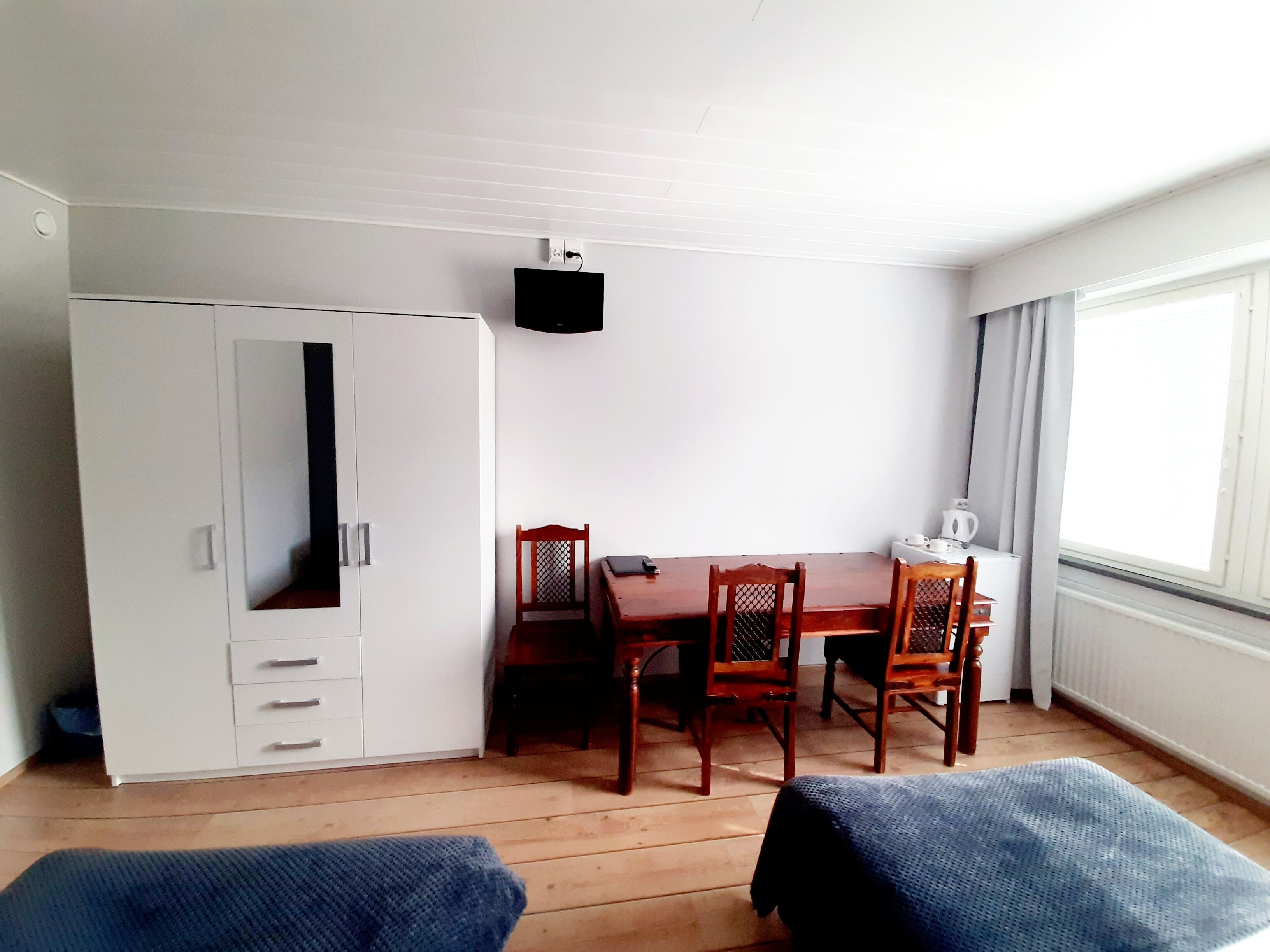 twin room, shared bathroom | 1 bedroom, hypo-allergenic bedding, desk, soundproofing