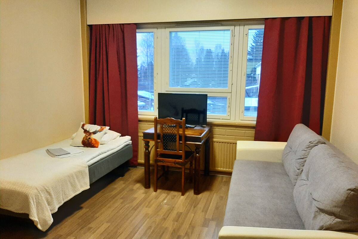 1 bedroom, hypo-allergenic bedding, desk, soundproofing