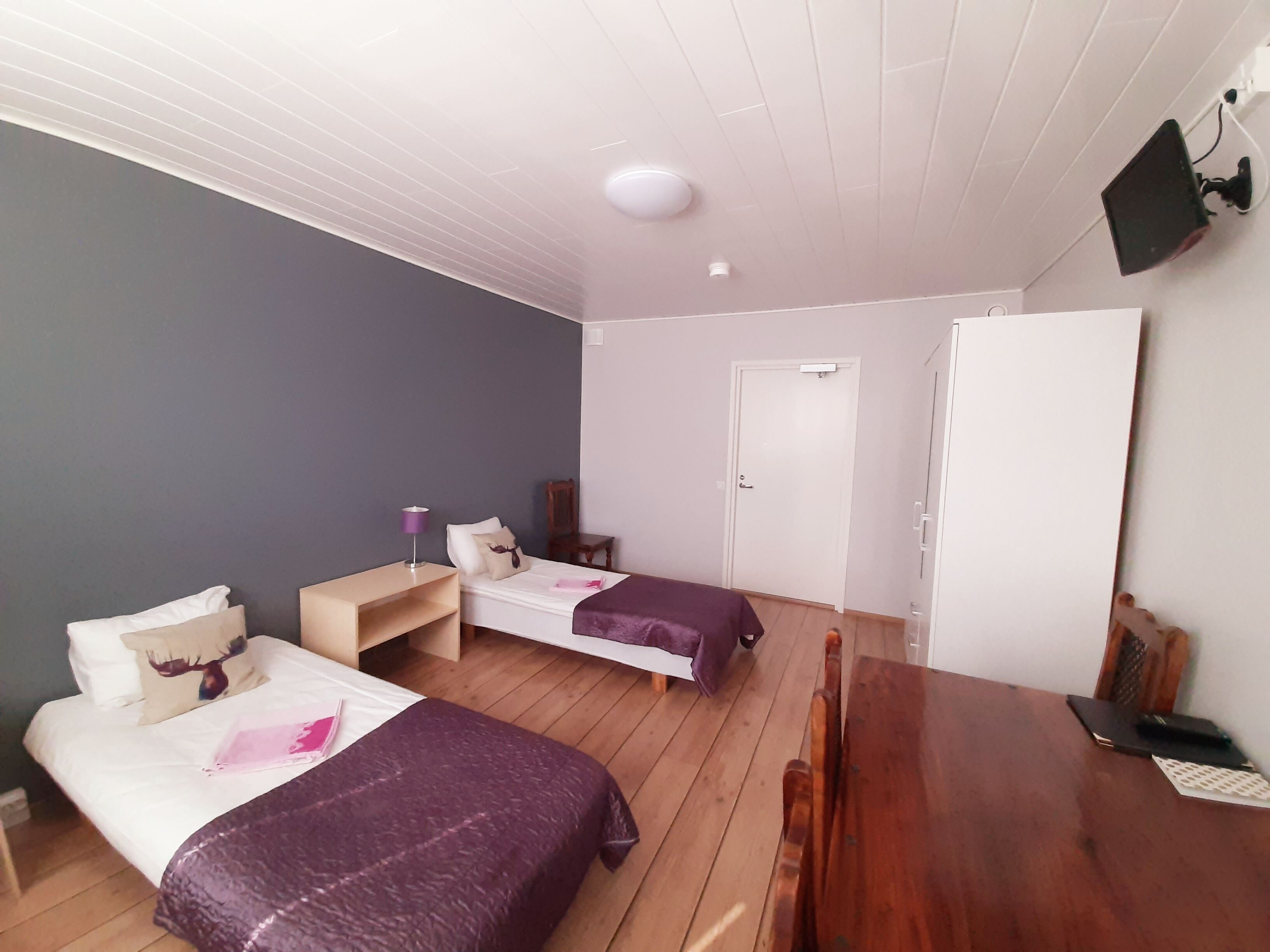 twin room, shared bathroom | 1 bedroom, hypo-allergenic bedding, desk, soundproofing