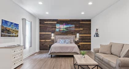 Spacious Renovated Studio W/Private Self Check in!